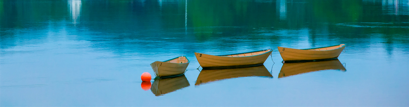 canoes on merrimac river in amesbury